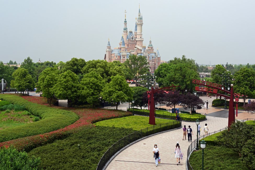 Shanghai Disneyland locks down, tests thousands for COVID-19