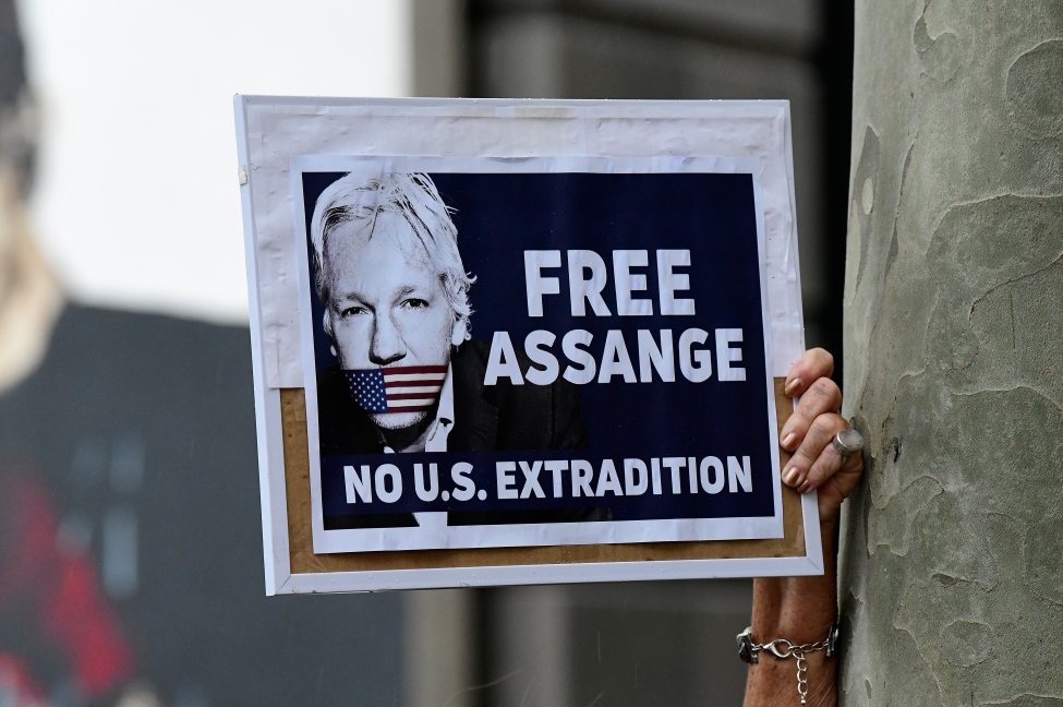 London High Court rules Julian Assange can be extradited to U.S. to face spy charges