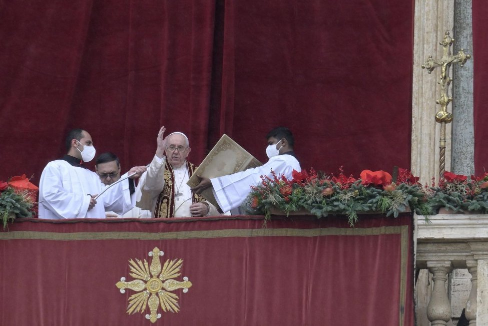 Pope Francis calls for dialogue to resolve disputes in Christmas Day address