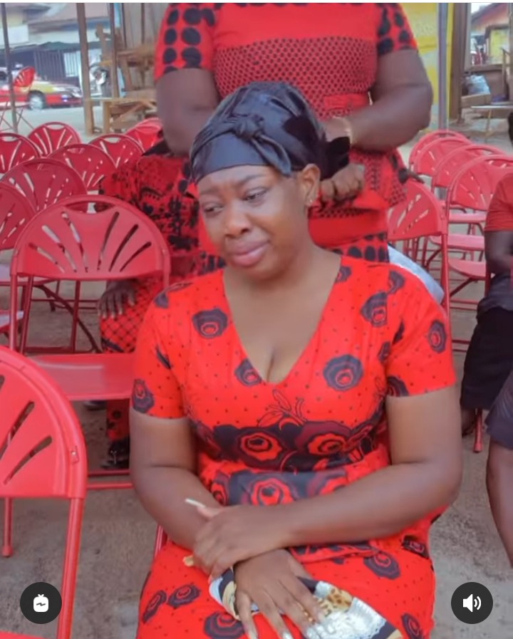 Shugatti Aka. Abena Serwaa Frimpong lays her father to rest. - Ghanamma.com