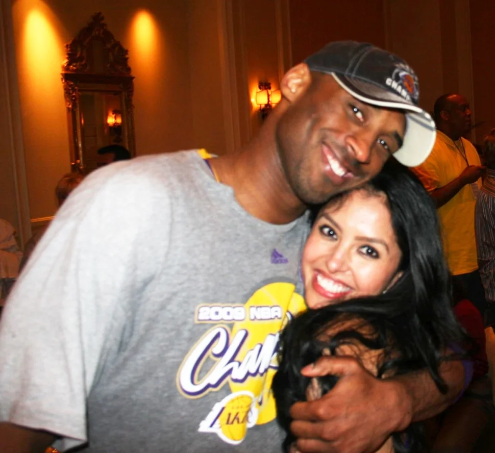 Vanessa Bryant pays tribute to Kobe on what would've been his 44th birthday