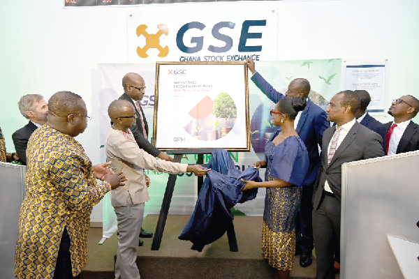  Ekow Afedzie (left), joined by Aliou Maiga (3rd from left) of IFC and other market players to launch the new guidelines 