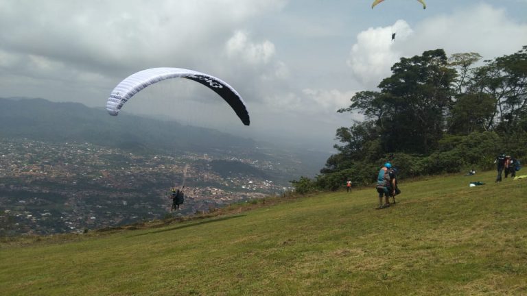 7 pilots fly patrons of Kwahu Easter Paragliding festival [Photos]