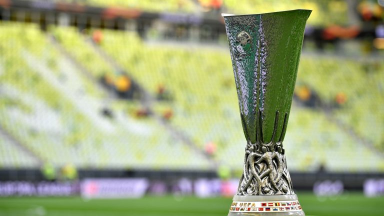 Sevilla and Roma battle for trophy