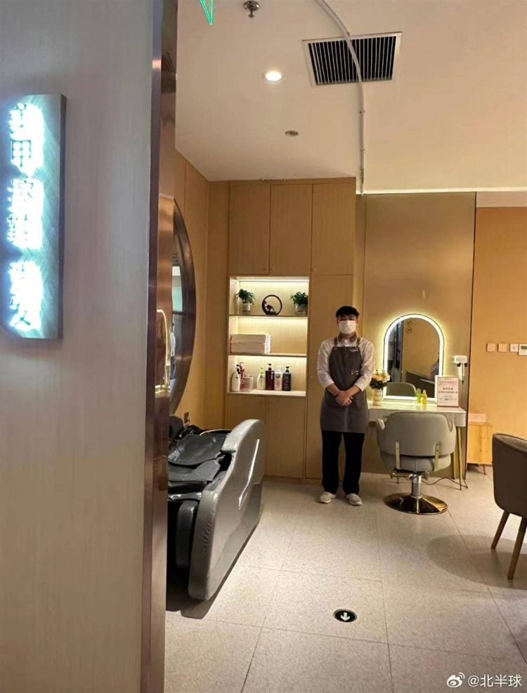 Hotpot Restaurant Launches Hair Washing Service for Loyal Customers
