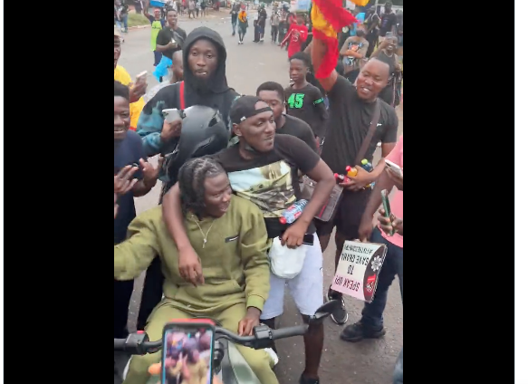 Stonebwoy calls for better governance on Day 3 of #OccupyJulorbihouse demo