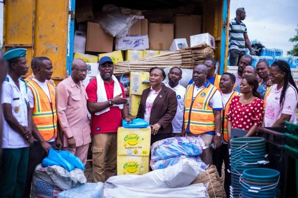 Zoomlion Donates Over Ghc500,000 Worth Of Items To Akosombo Dam Spillage Victims |
