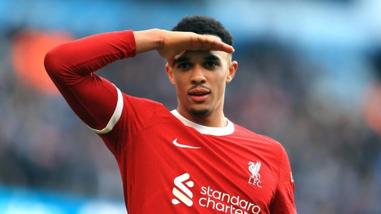 Alexander-Arnold rescues Liverpool draw at Man City