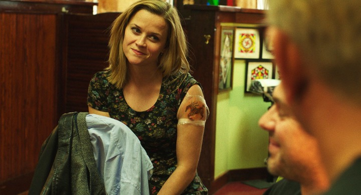 Reese Witherspoon with a fresh tattoo in "Wild"