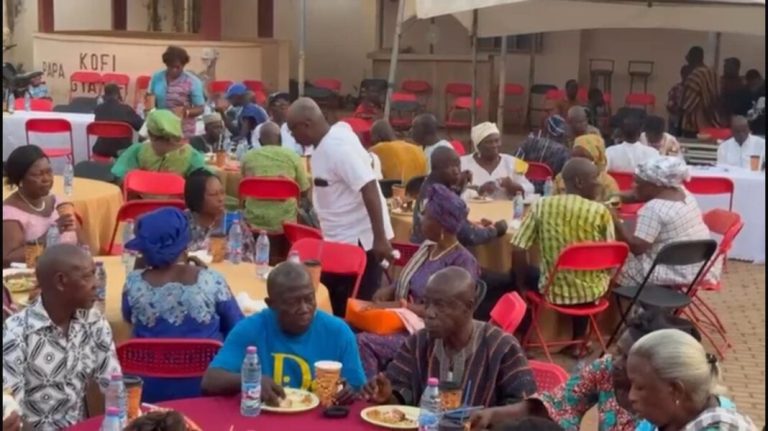 Minister hosts 400 senior citizens at End-of-Year party  