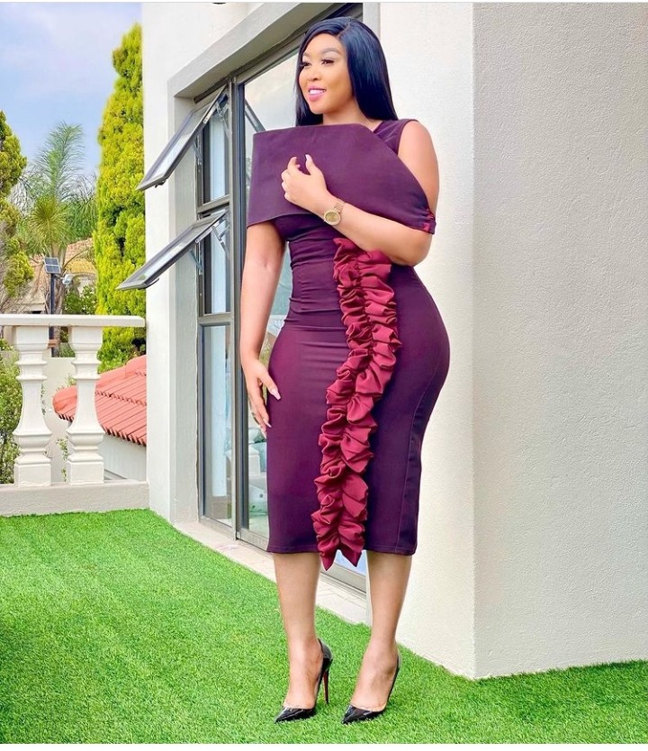 Ayanda Ncwane recently left fans gobsmacked as she rocked the Orlando  Pirates jersey in style.tton. - style you 7